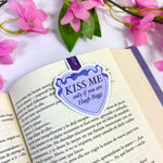 Marcapáginas magnético “Kiss me if you are Hugh Biggs”