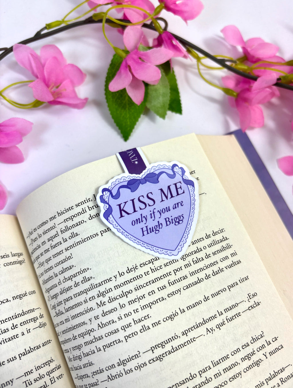 Marcapáginas magnético “Kiss me if you are Hugh Biggs”